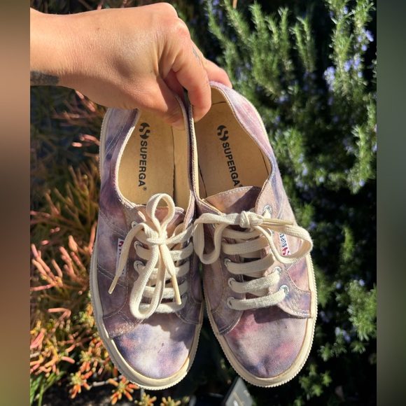 Shoes - Picture 5 of 9